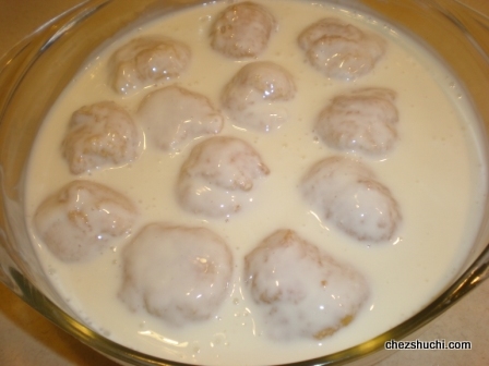 vadas soaked in yougrt (dahi)